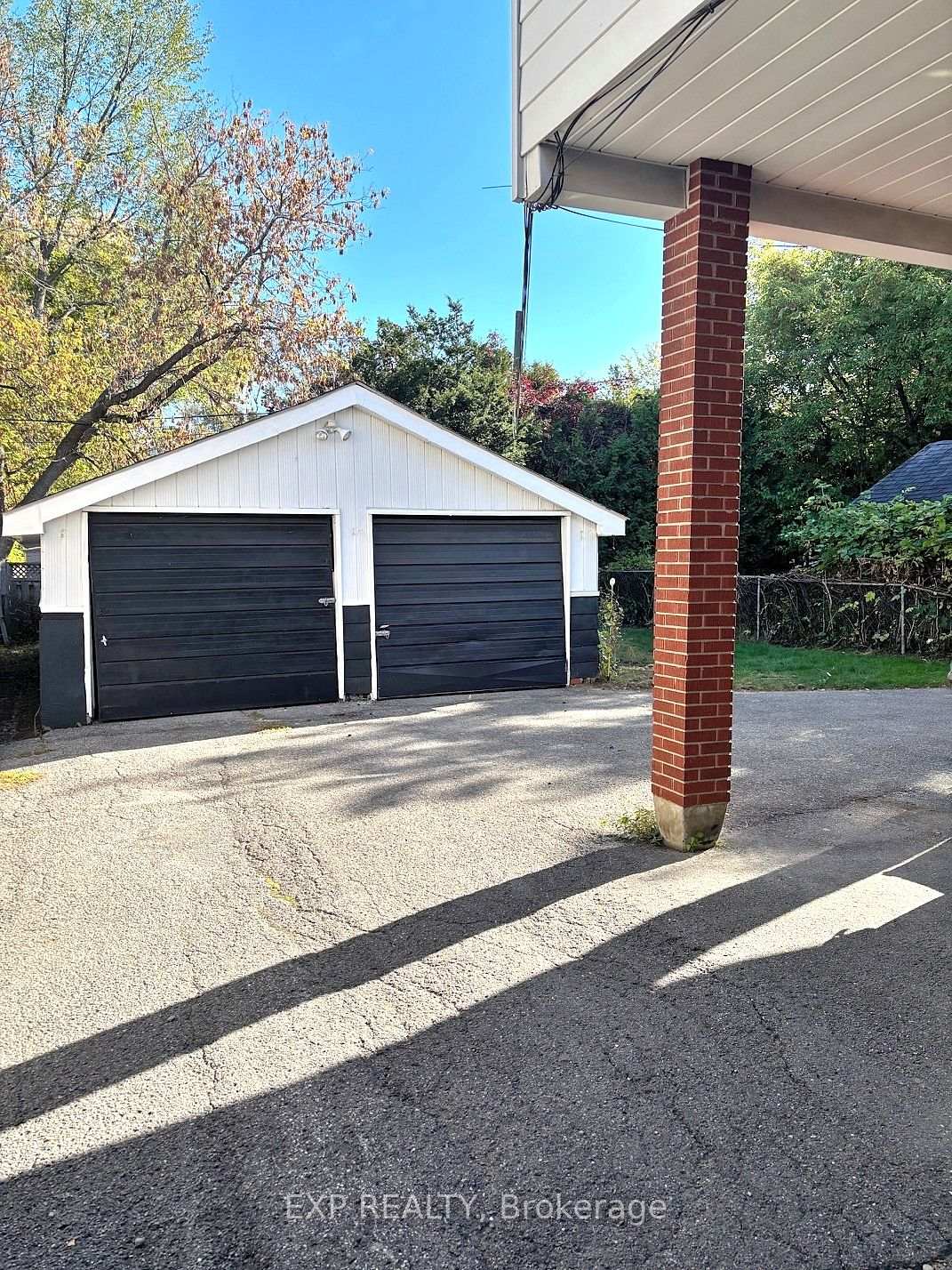 Photo 3 of 527 Laderoute Avenue, Ottawa, Westboro/Hampton Park — HOMEH