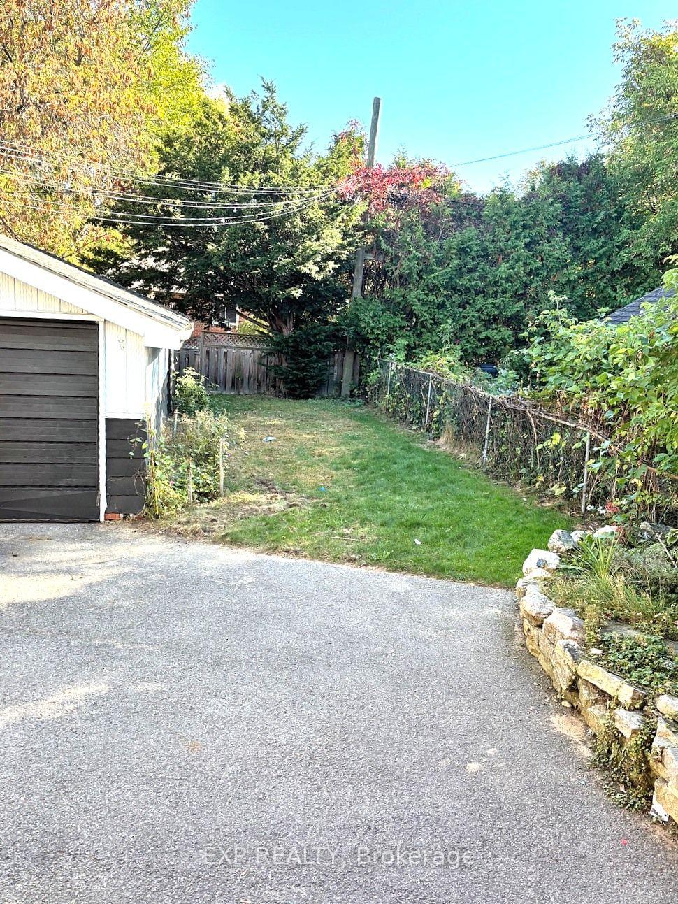 Photo 4 of 527 Laderoute Avenue, Ottawa, Westboro/Hampton Park — HOMEH