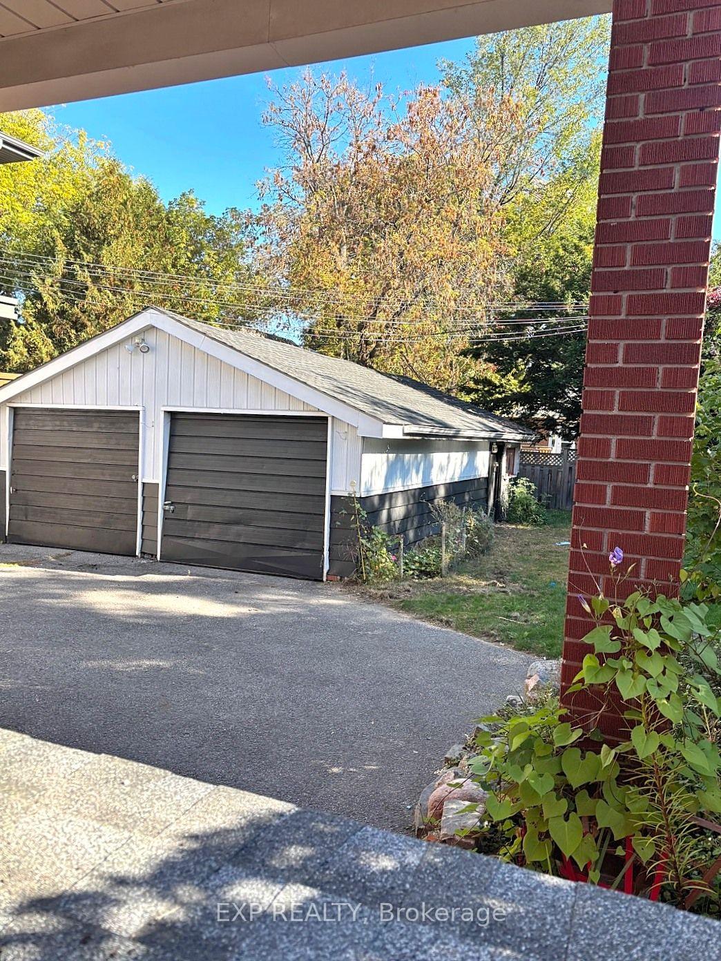 Photo 5 of 527 Laderoute Avenue, Ottawa, Westboro/Hampton Park — HOMEH