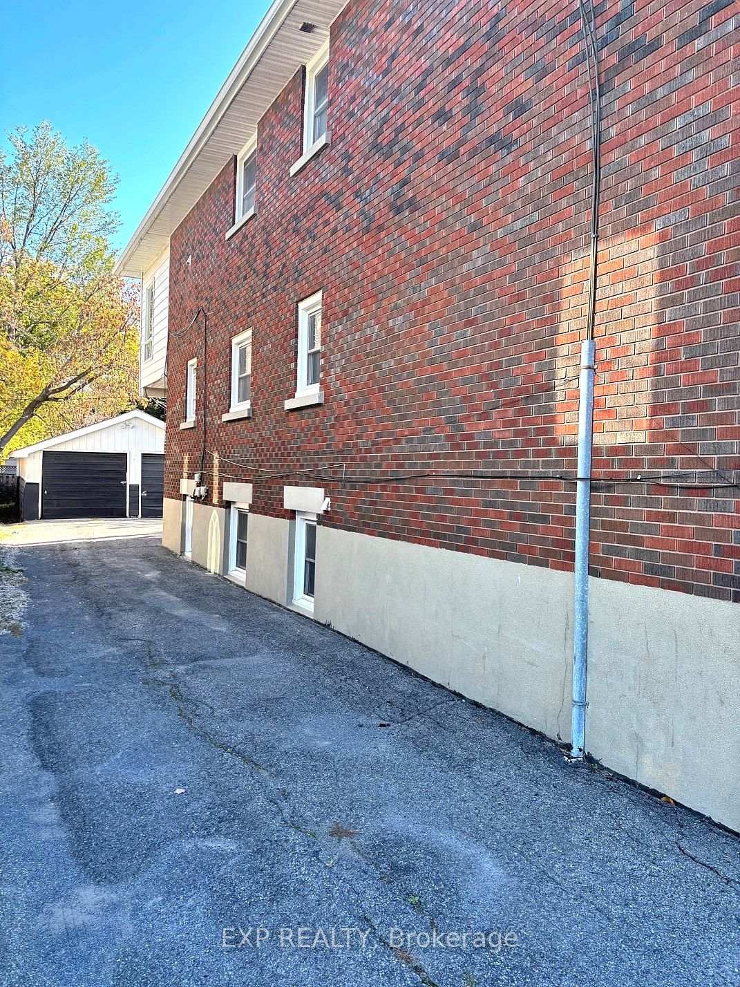 Photo 9 of 527 Laderoute Avenue, Ottawa, Westboro/Hampton Park — HOMEH