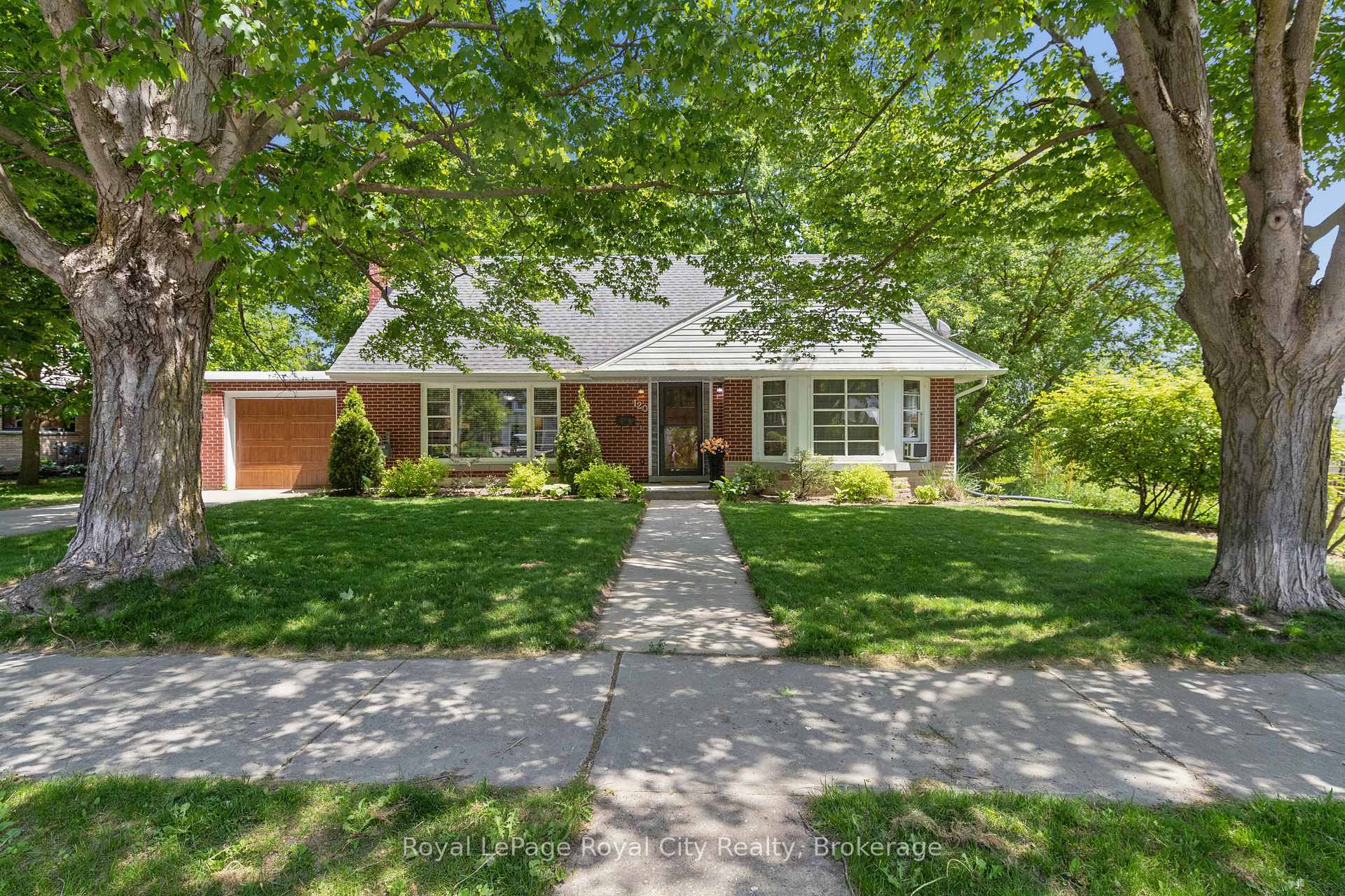 Photo 1 of 120 Hill Street E, Centre Wellington, Fergus — HOMEH