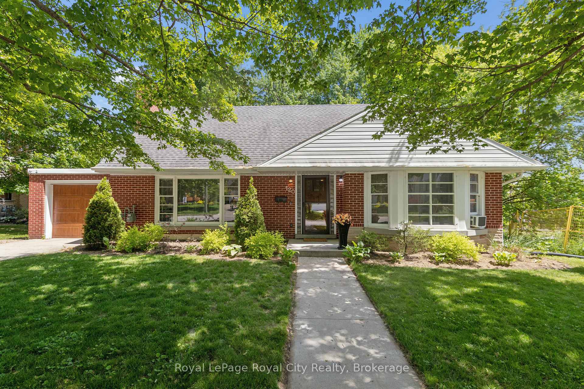 Photo 4 of 120 Hill Street E, Centre Wellington, Fergus — HOMEH