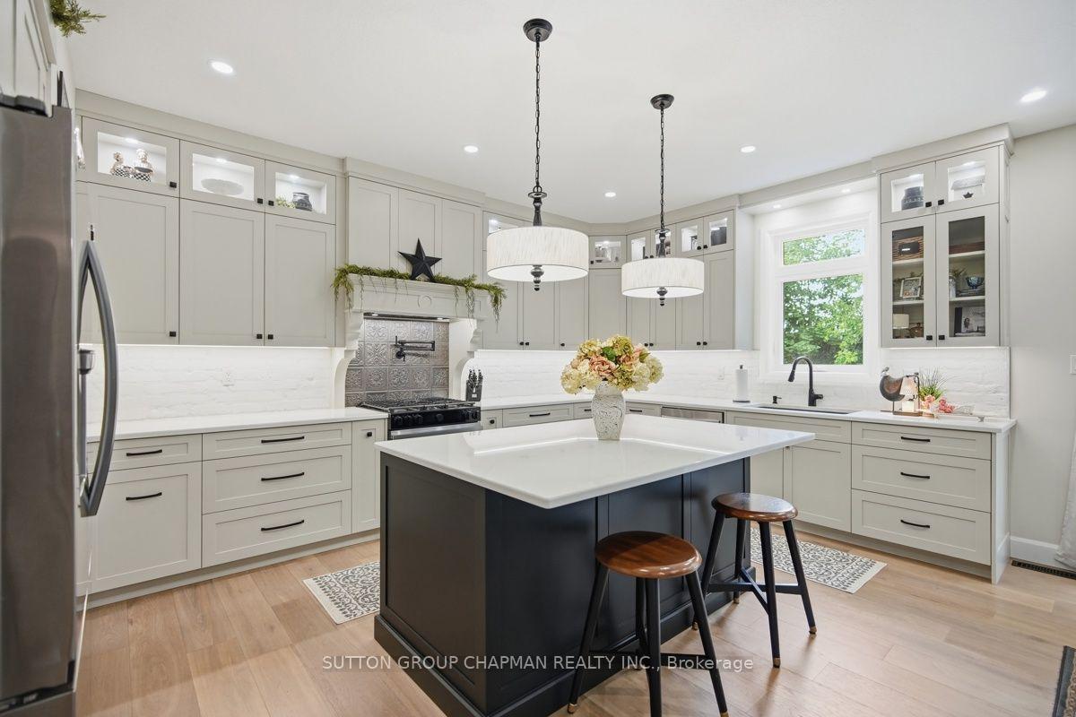 Photo 17 of 830 Riverside Drive, London, North Q — HOMEH