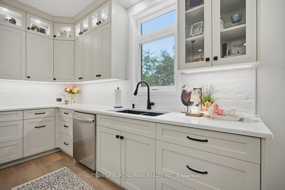 Photo 19 of 830 Riverside Drive, London, North Q — HOMEH