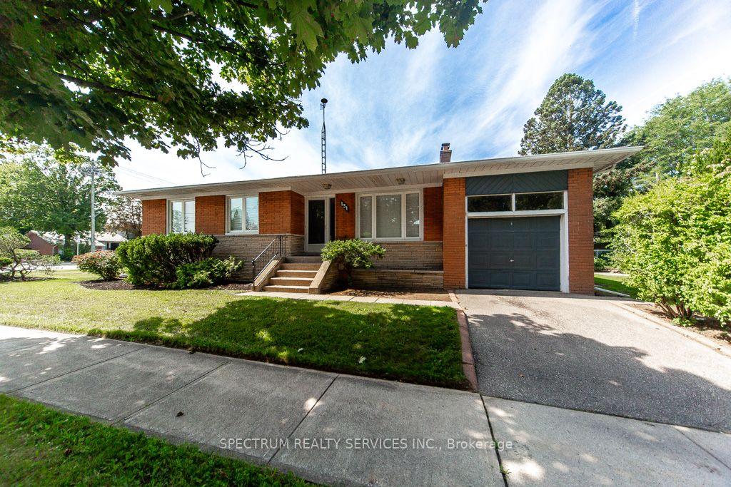 Photo 6 of 131 West Deane Park Drive, Etobicoke, Eringate-Centennial-West Deane — HOMEH