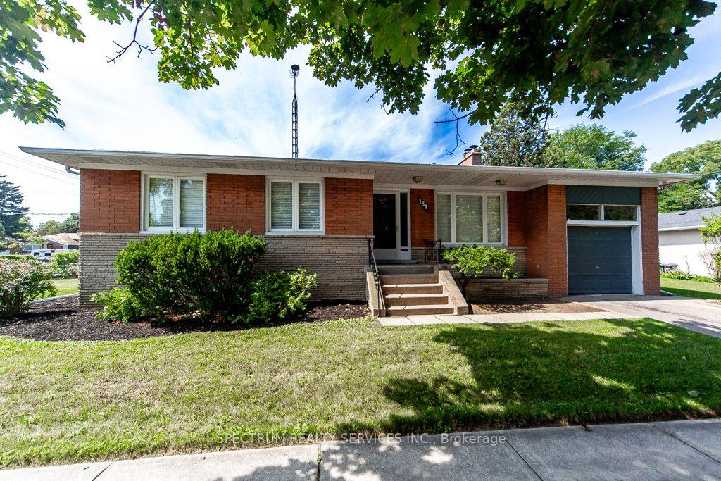 Photo 7 of 131 West Deane Park Drive, Etobicoke, Eringate-Centennial-West Deane — HOMEH