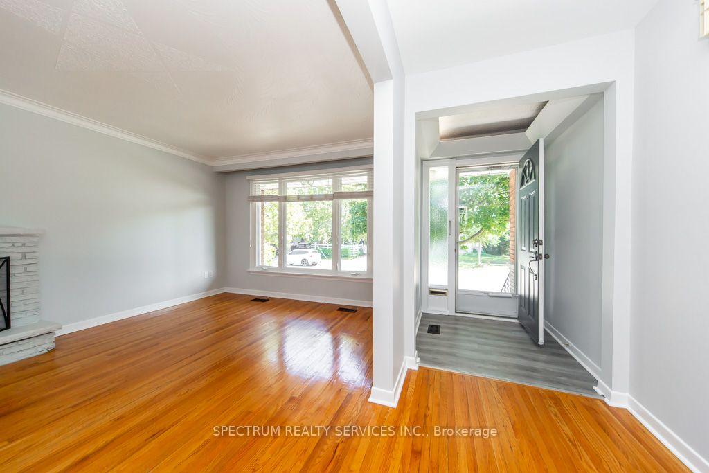 Photo 8 of 131 West Deane Park Drive, Etobicoke, Eringate-Centennial-West Deane — HOMEH