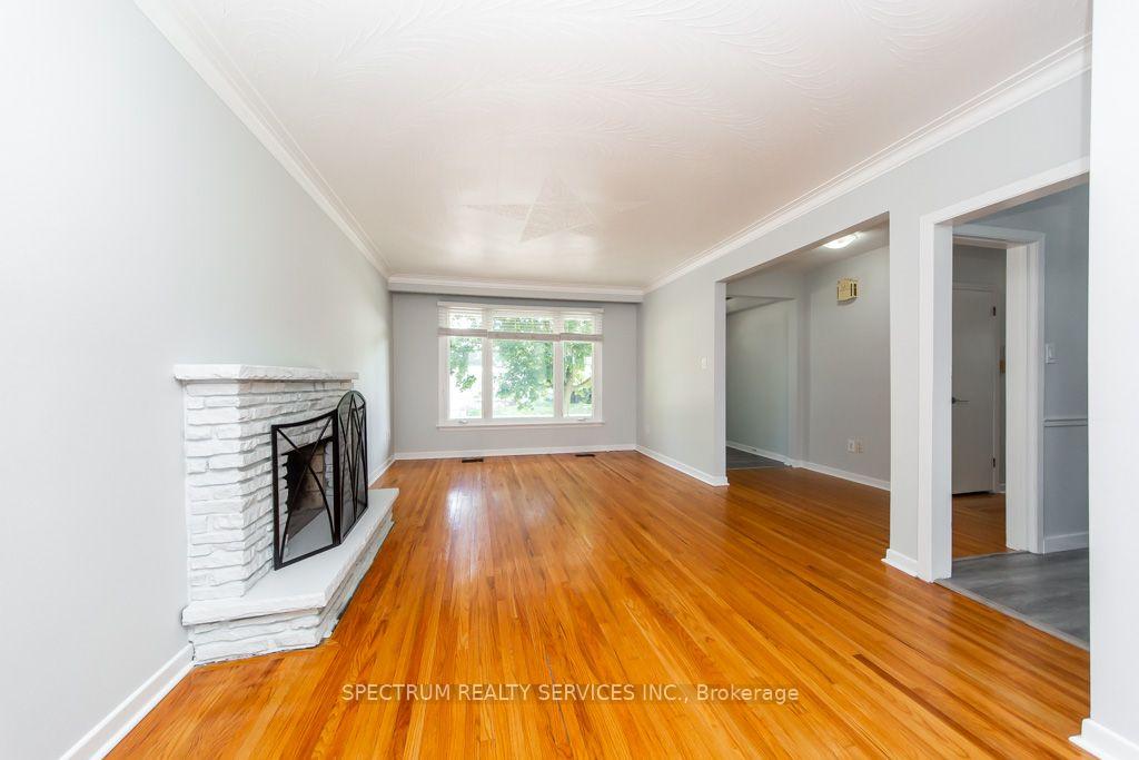 Photo 9 of 131 West Deane Park Drive, Etobicoke, Eringate-Centennial-West Deane — HOMEH