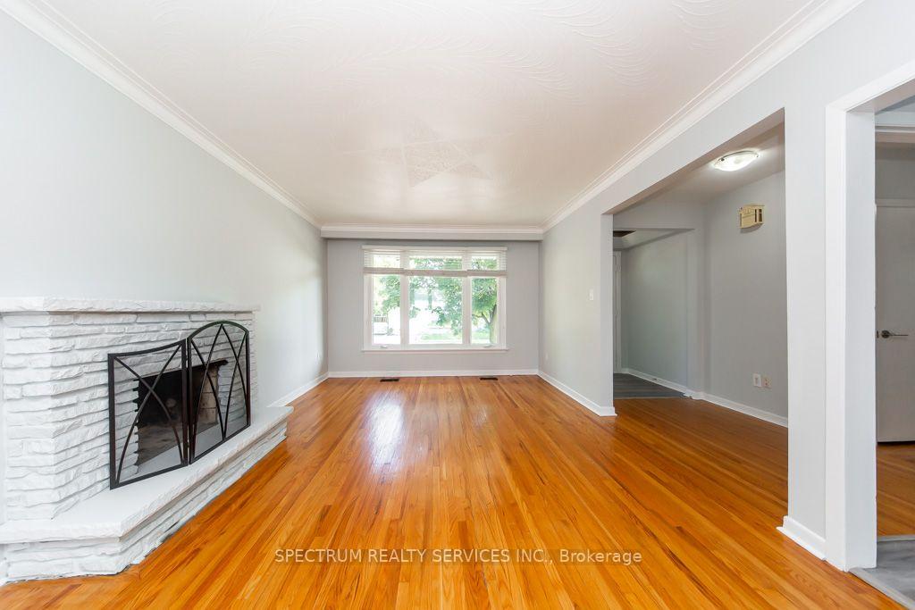 Photo 10 of 131 West Deane Park Drive, Etobicoke, Eringate-Centennial-West Deane — HOMEH