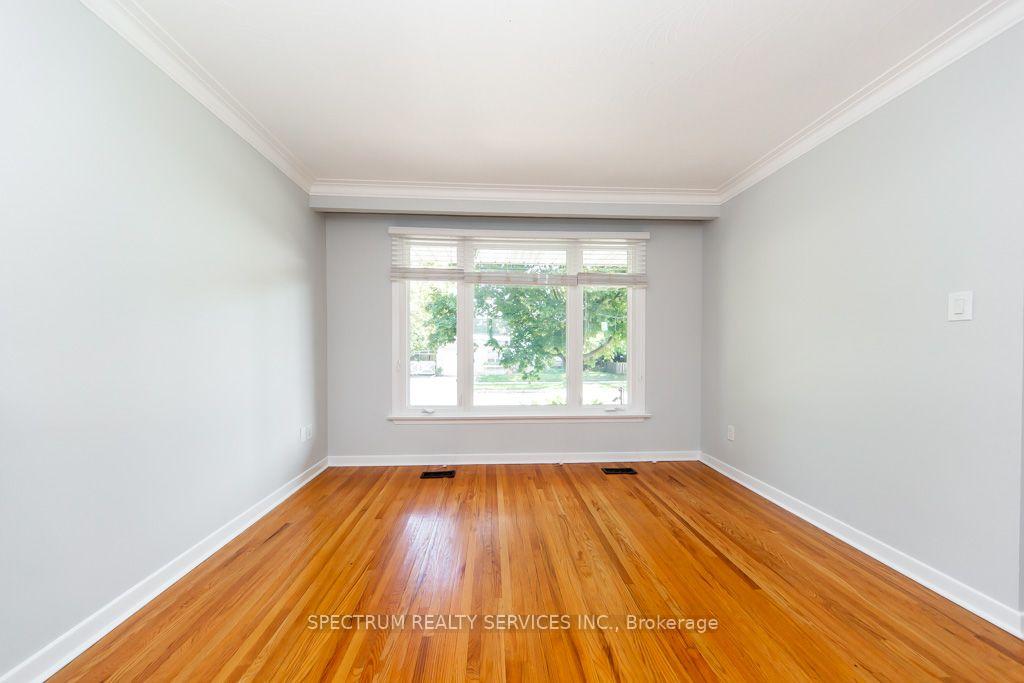 Photo 11 of 131 West Deane Park Drive, Etobicoke, Eringate-Centennial-West Deane — HOMEH