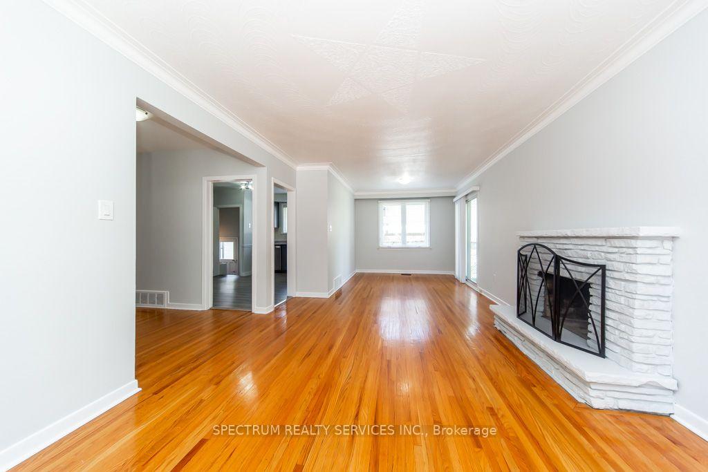 Photo 12 of 131 West Deane Park Drive, Etobicoke, Eringate-Centennial-West Deane — HOMEH