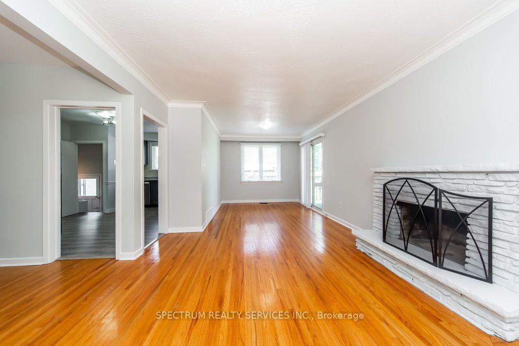 Photo 13 of 131 West Deane Park Drive, Etobicoke, Eringate-Centennial-West Deane — HOMEH
