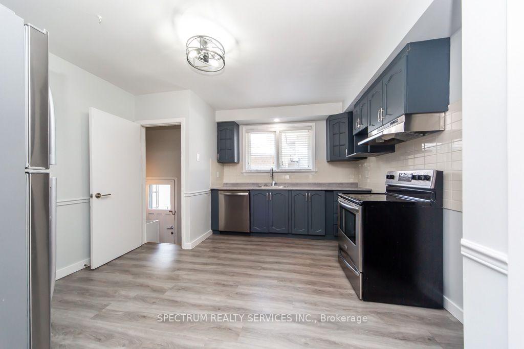 Photo 15 of 131 West Deane Park Drive, Etobicoke, Eringate-Centennial-West Deane — HOMEH
