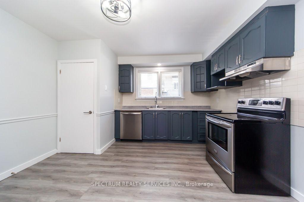 Photo 17 of 131 West Deane Park Drive, Etobicoke, Eringate-Centennial-West Deane — HOMEH
