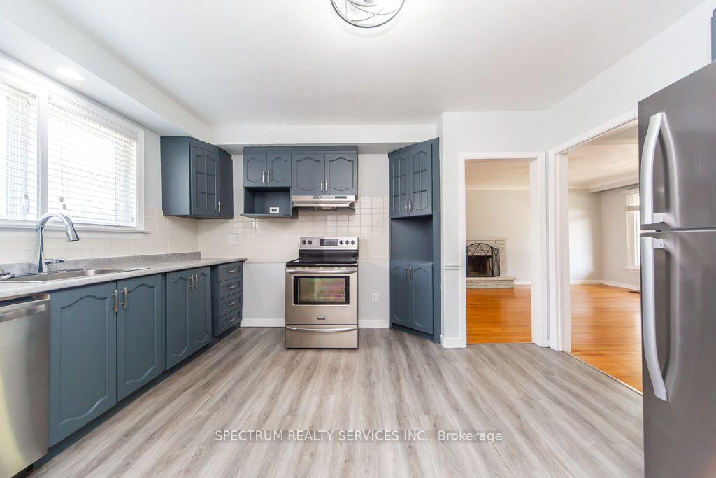 Photo 19 of 131 West Deane Park Drive, Etobicoke, Eringate-Centennial-West Deane — HOMEH