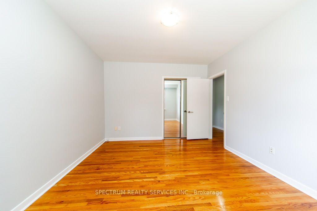 Photo 24 of 131 West Deane Park Drive, Etobicoke, Eringate-Centennial-West Deane — HOMEH