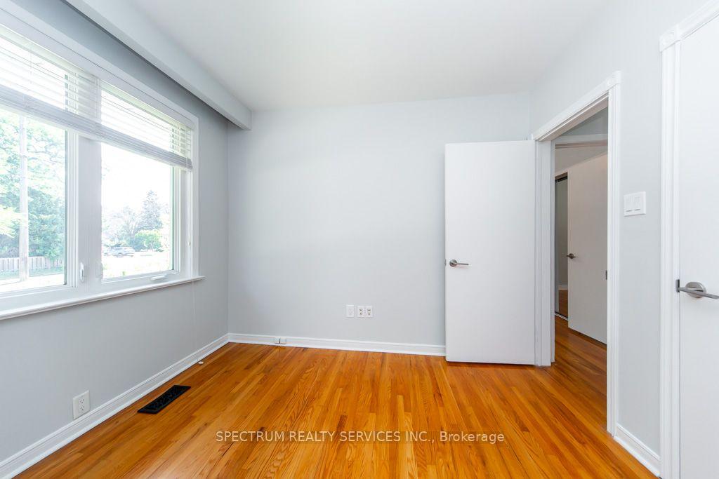 Photo 26 of 131 West Deane Park Drive, Etobicoke, Eringate-Centennial-West Deane — HOMEH
