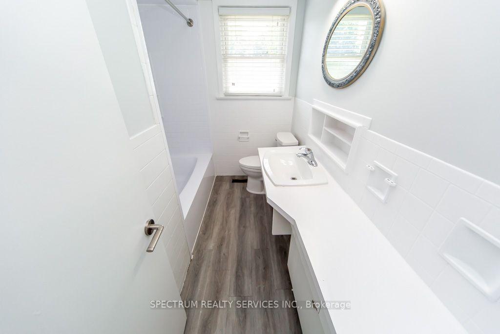 Photo 32 of 131 West Deane Park Drive, Etobicoke, Eringate-Centennial-West Deane — HOMEH