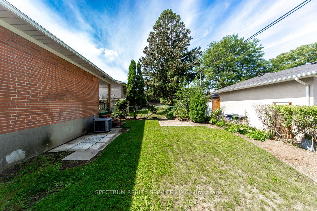 Photo 48 of 131 West Deane Park Drive, Etobicoke, Eringate-Centennial-West Deane — HOMEH