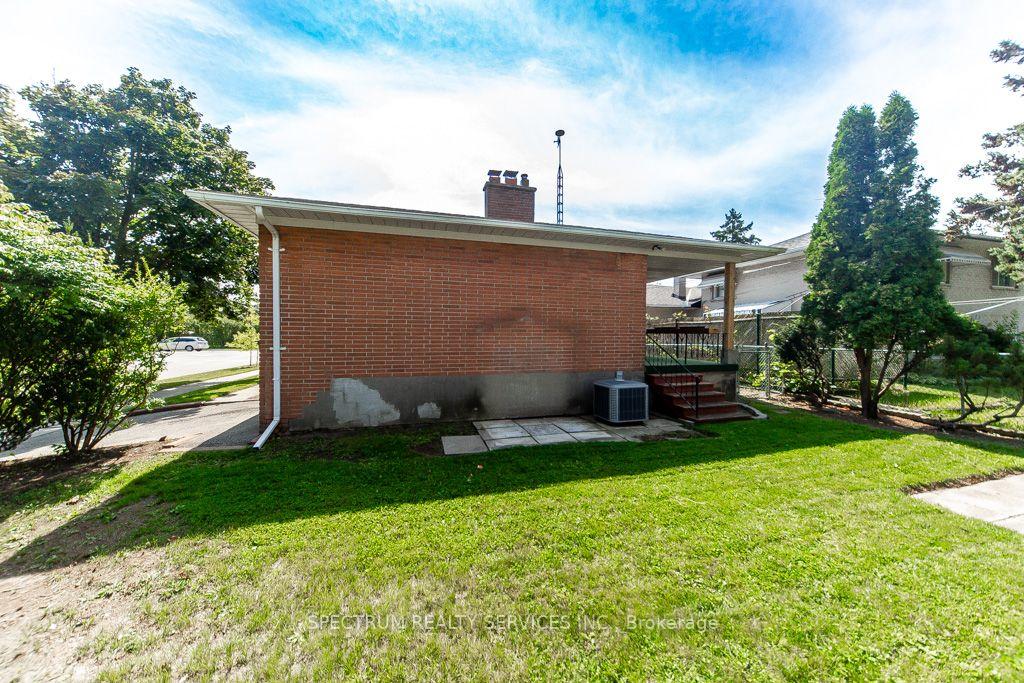 Photo 49 of 131 West Deane Park Drive, Etobicoke, Eringate-Centennial-West Deane — HOMEH