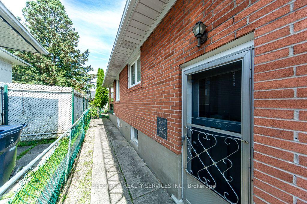 Photo 51 of 131 West Deane Park Drive, Etobicoke, Eringate-Centennial-West Deane — HOMEH