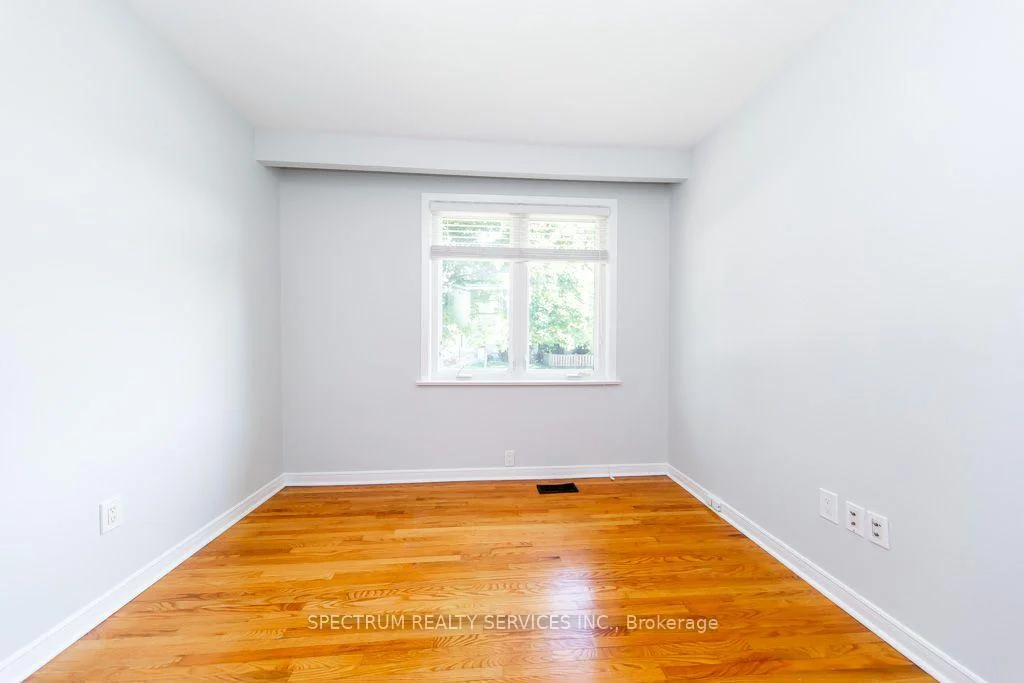 Photo 4 of 131 West Deane Park Drive, Etobicoke, Eringate-Centennial-West Deane — HOMEH