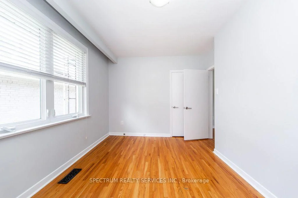 Photo 31 of 131 West Deane Park Drive, Etobicoke, Eringate-Centennial-West Deane — HOMEH