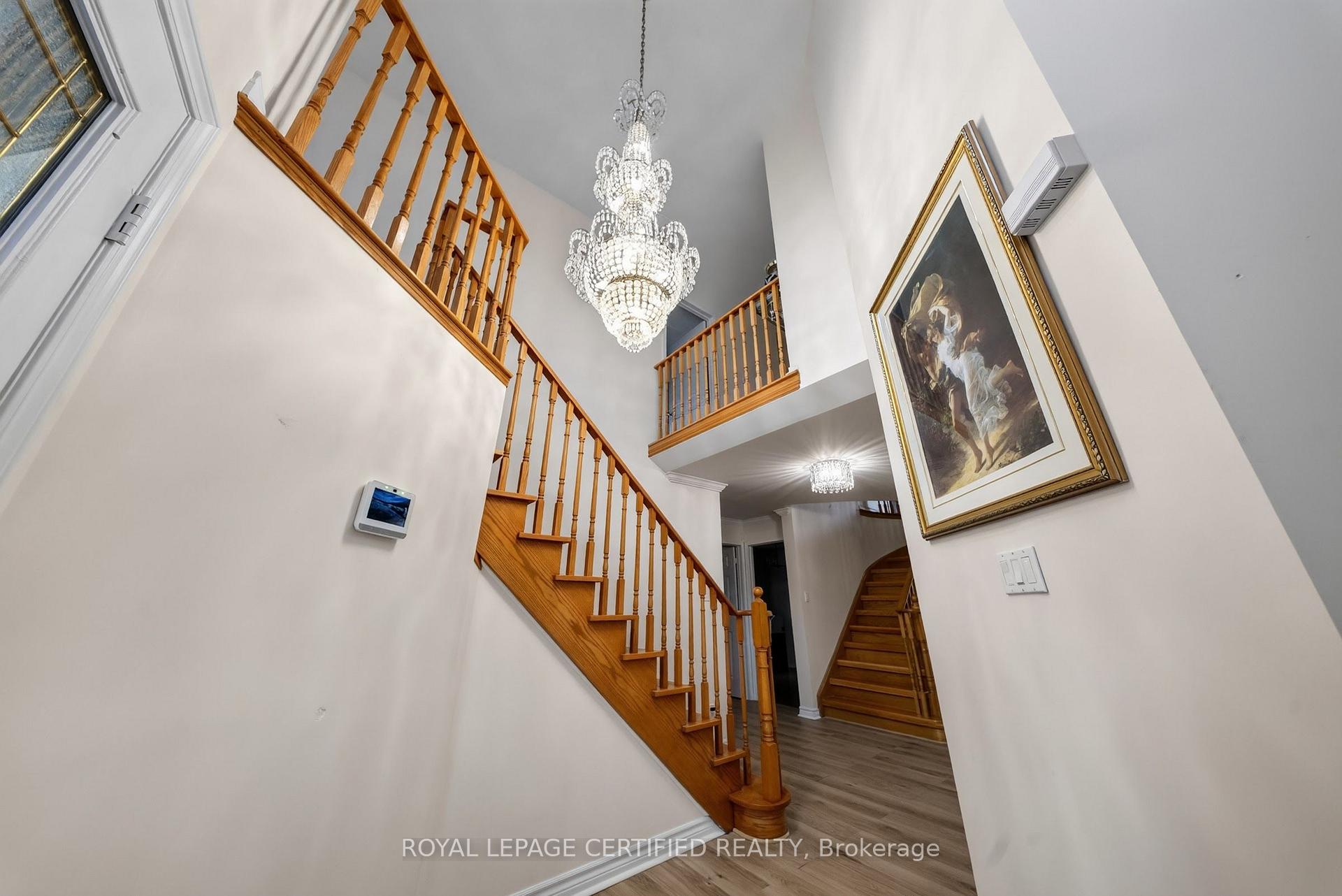Photo 5 of 5344 Segriff Drive, Mississauga, East Credit — HOMEH
