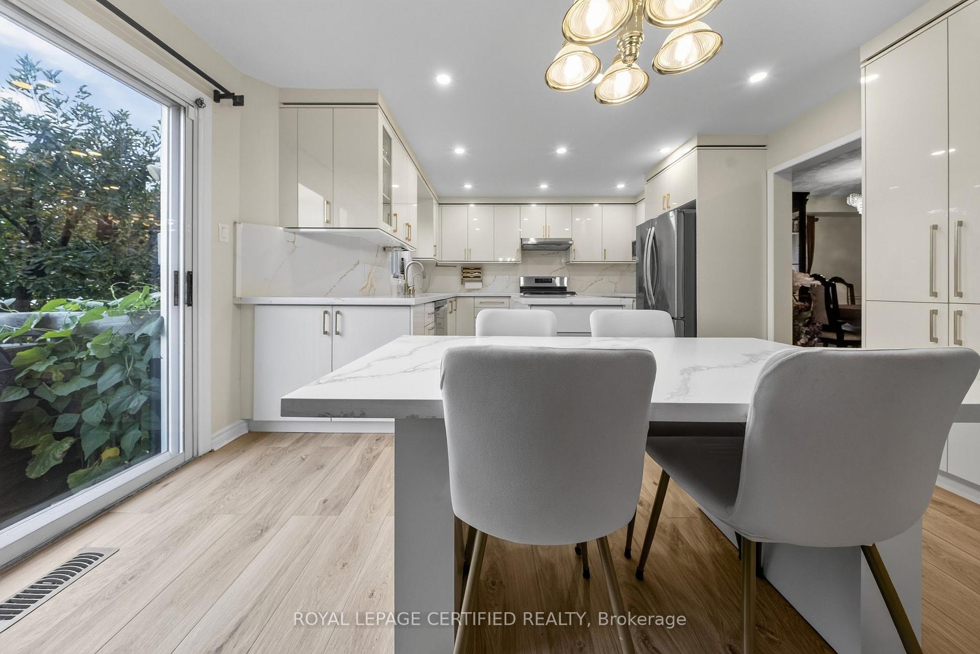 Photo 12 of 5344 Segriff Drive, Mississauga, East Credit — HOMEH