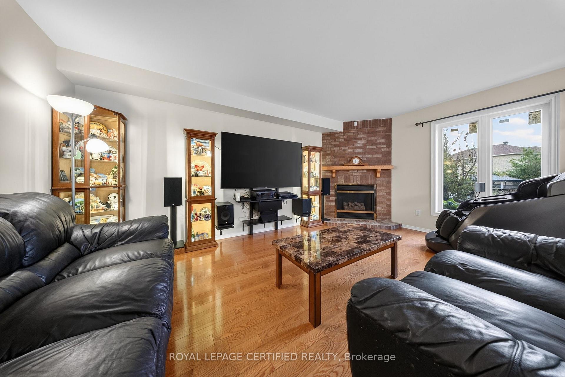 Photo 16 of 5344 Segriff Drive, Mississauga, East Credit — HOMEH