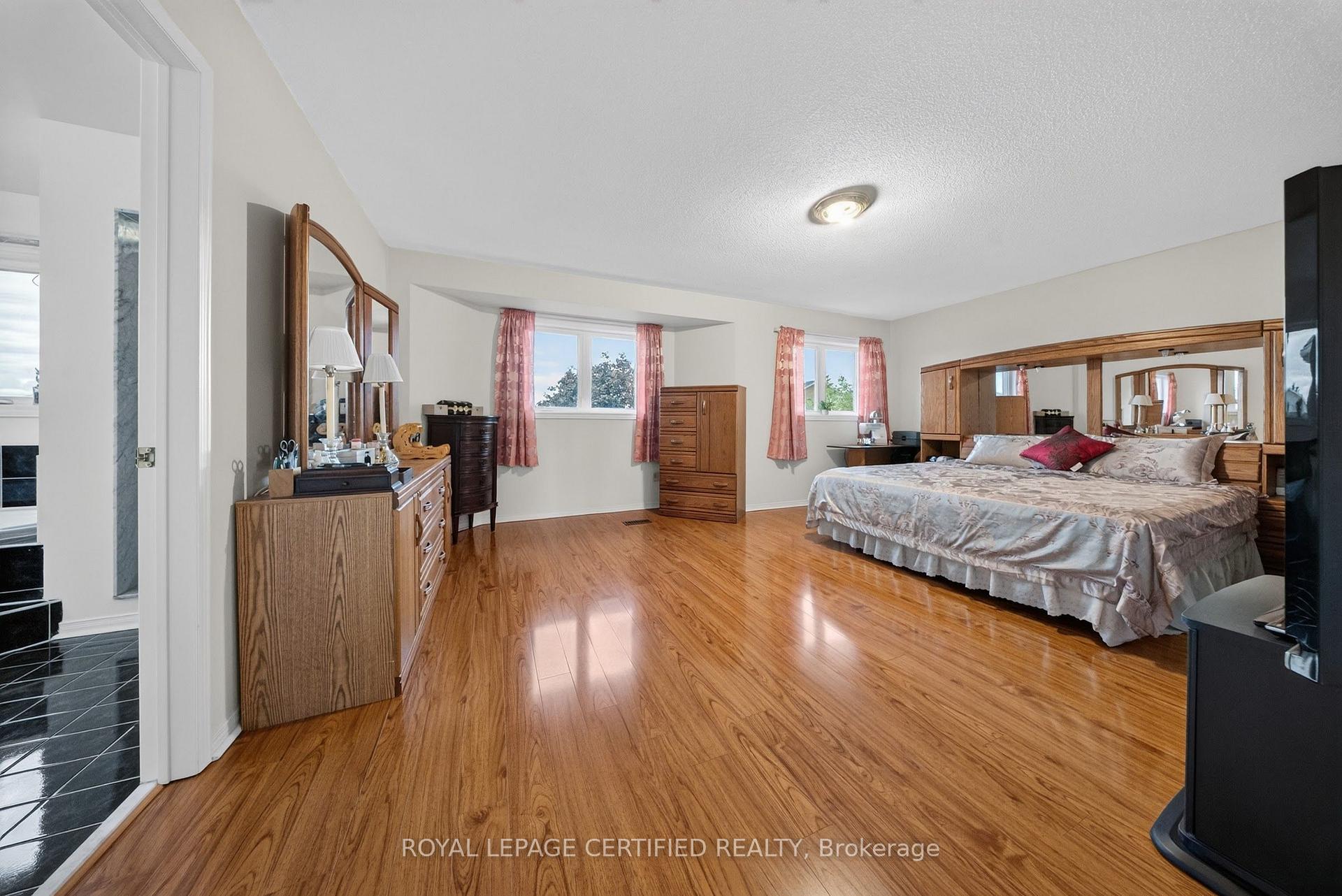 Photo 32 of 5344 Segriff Drive, Mississauga, East Credit — HOMEH