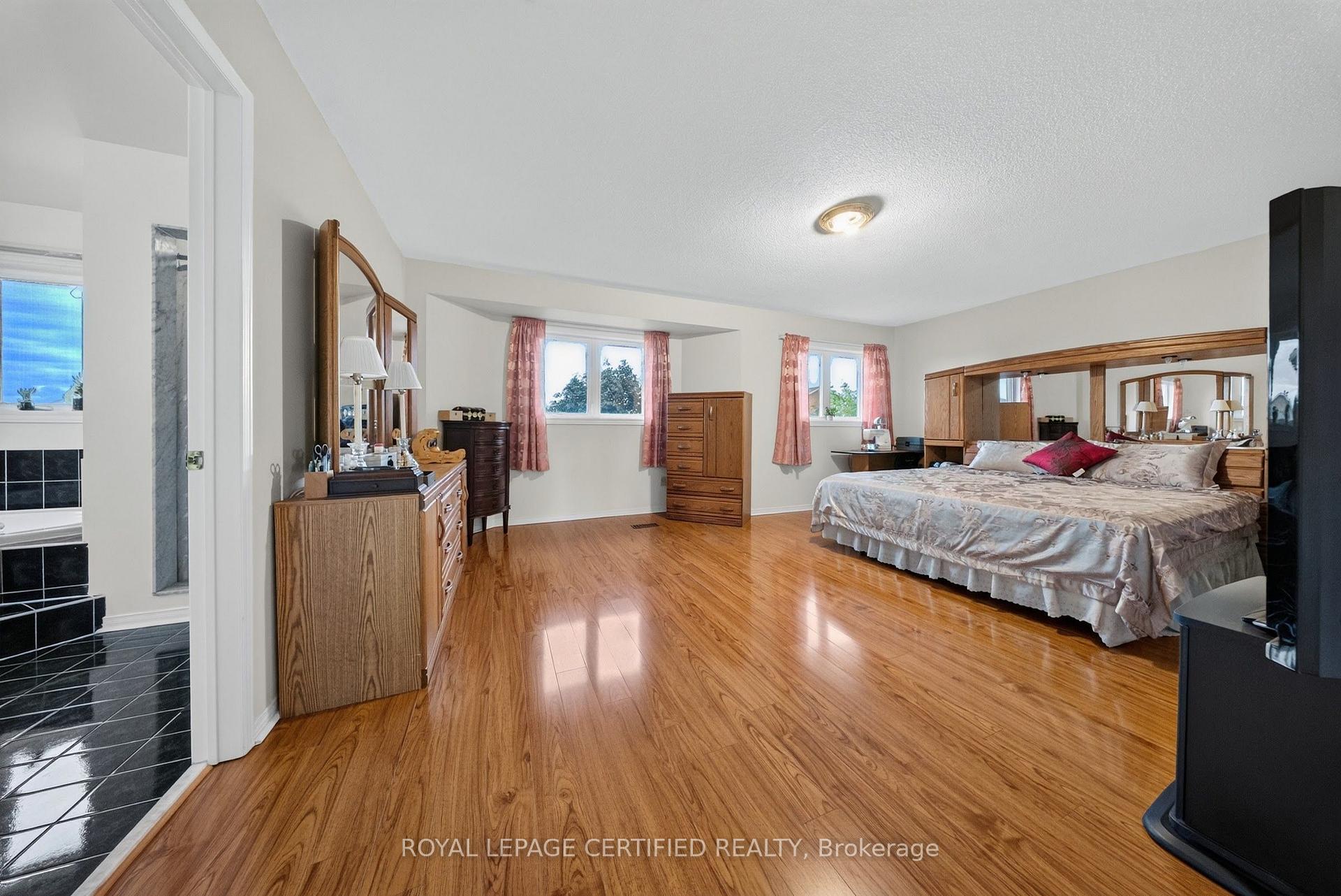 Photo 33 of 5344 Segriff Drive, Mississauga, East Credit — HOMEH