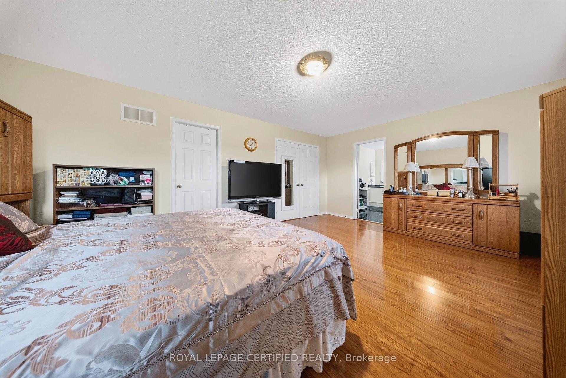 Photo 34 of 5344 Segriff Drive, Mississauga, East Credit — HOMEH