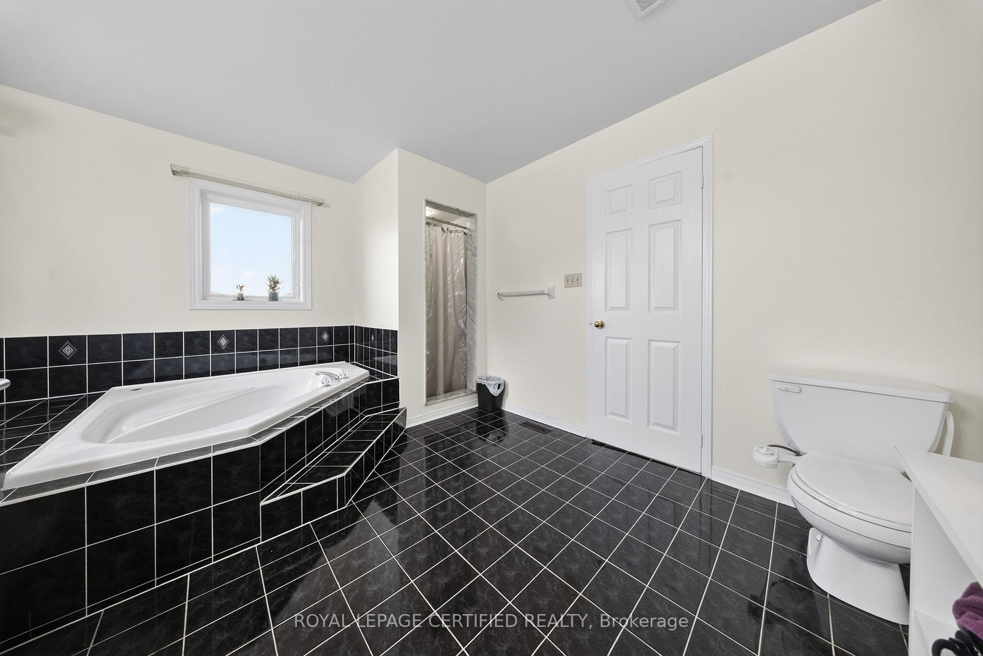Photo 36 of 5344 Segriff Drive, Mississauga, East Credit — HOMEH