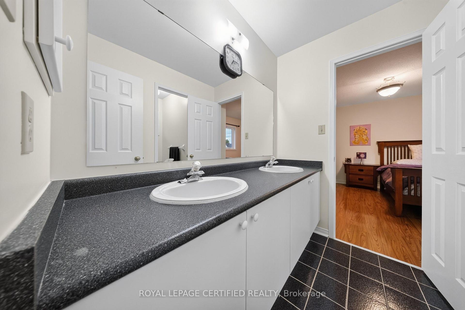 Photo 39 of 5344 Segriff Drive, Mississauga, East Credit — HOMEH