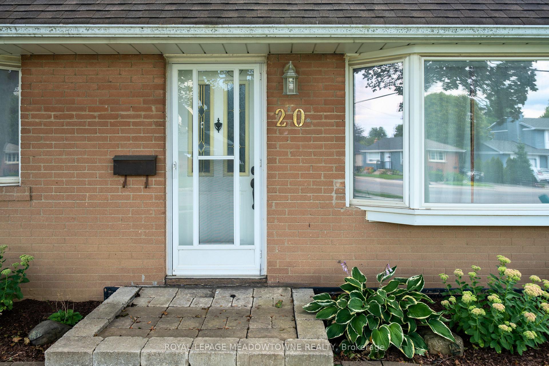 Photo 5 of 20 Delrex Boulevard, Halton Hills, Georgetown — HOMEH