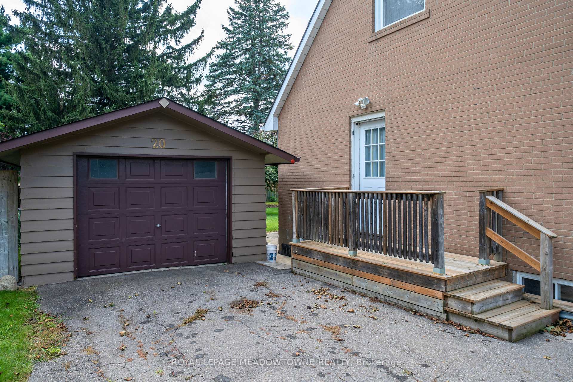 Photo 6 of 20 Delrex Boulevard, Halton Hills, Georgetown — HOMEH