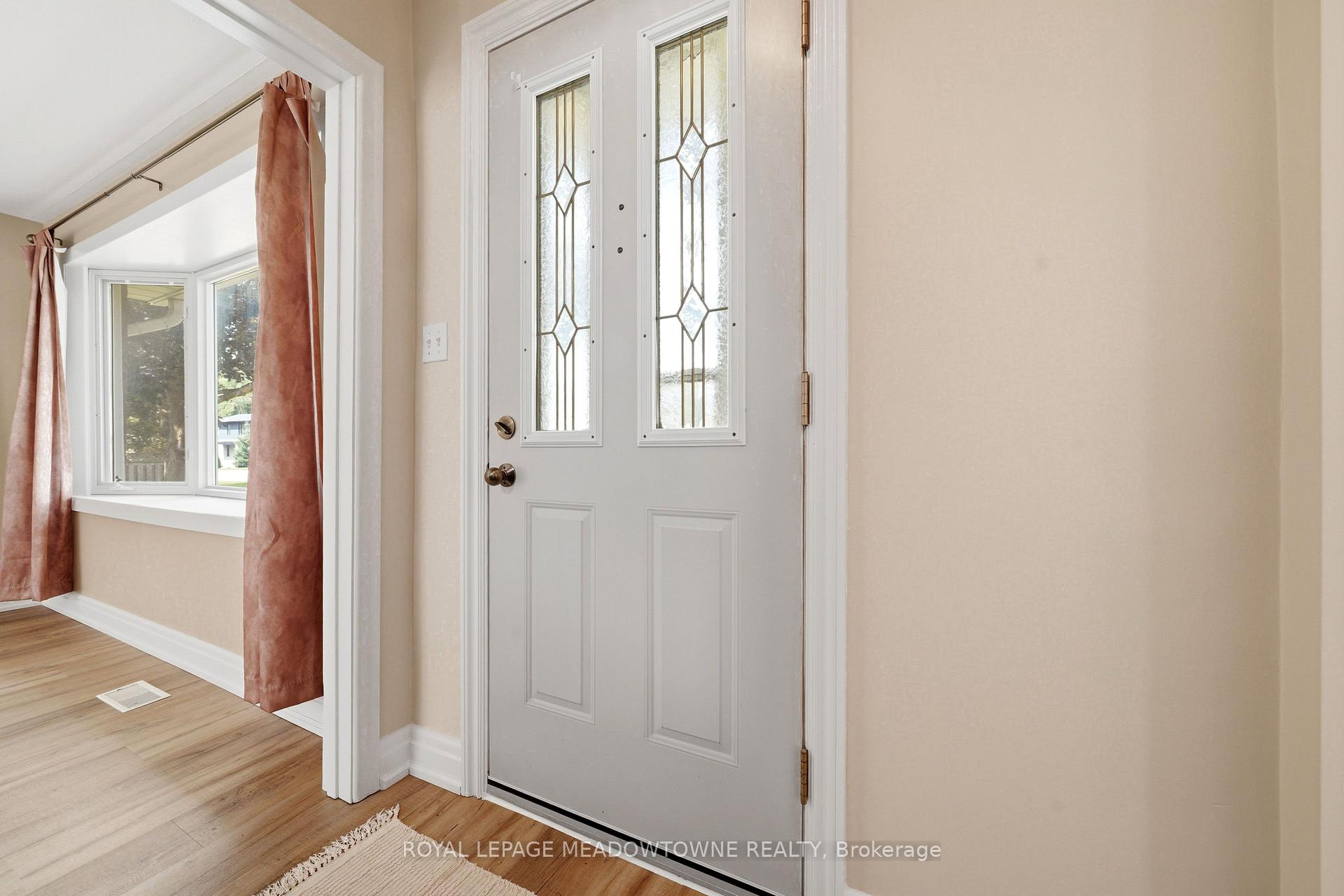 Photo 7 of 20 Delrex Boulevard, Halton Hills, Georgetown — HOMEH