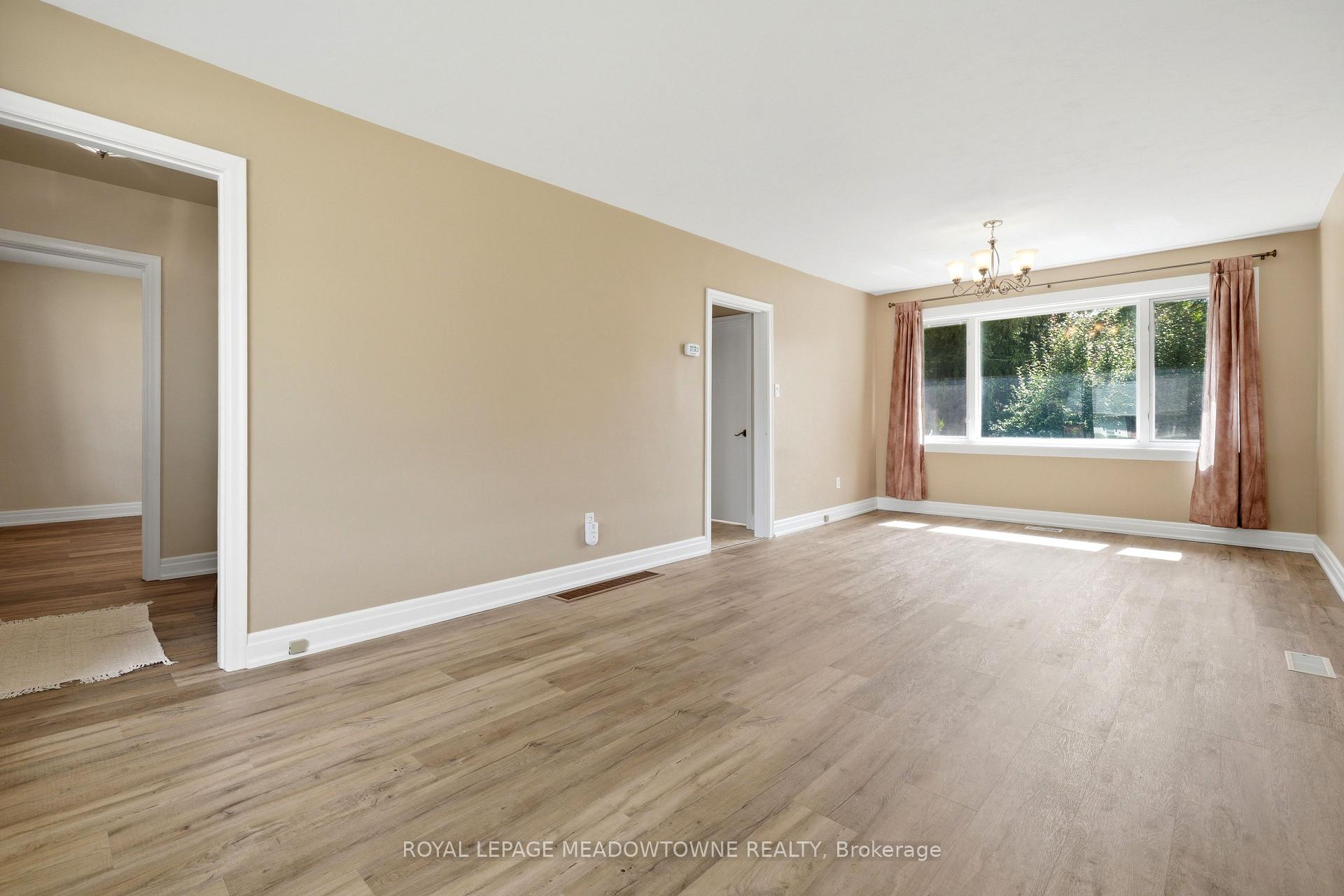 Photo 9 of 20 Delrex Boulevard, Halton Hills, Georgetown — HOMEH