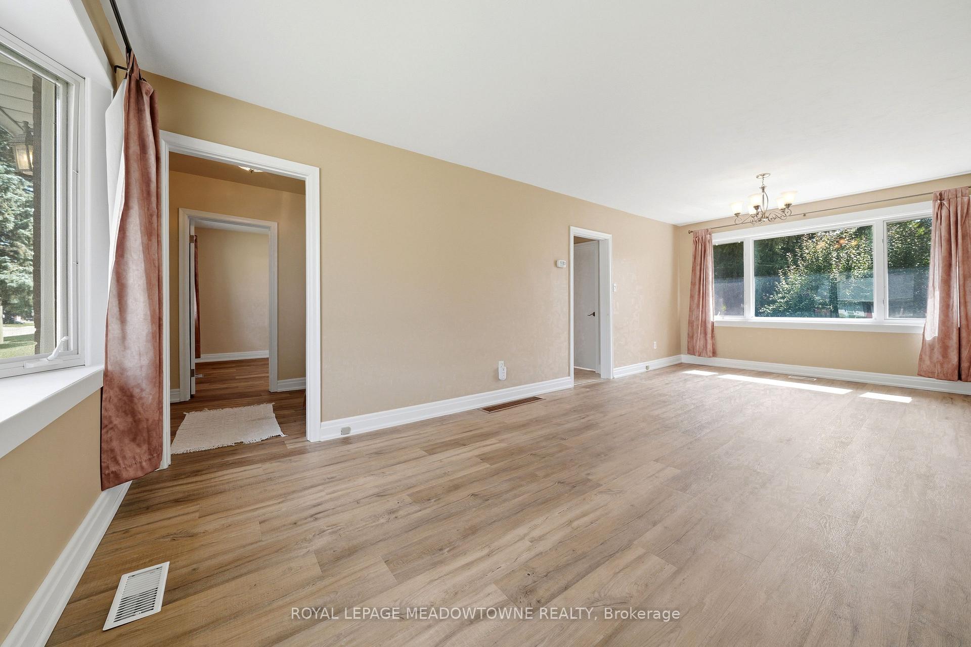 Photo 10 of 20 Delrex Boulevard, Halton Hills, Georgetown — HOMEH