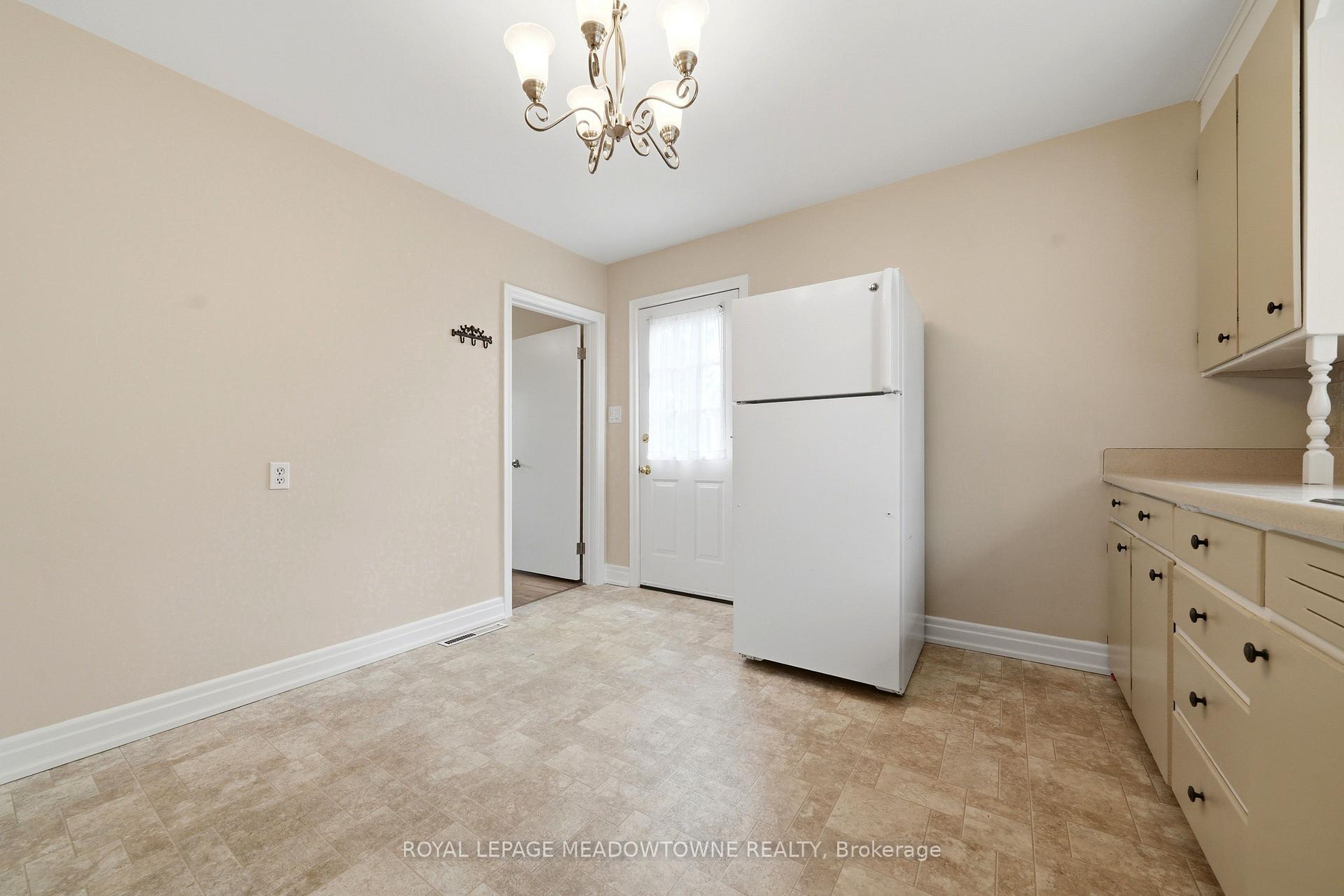 Photo 16 of 20 Delrex Boulevard, Halton Hills, Georgetown — HOMEH