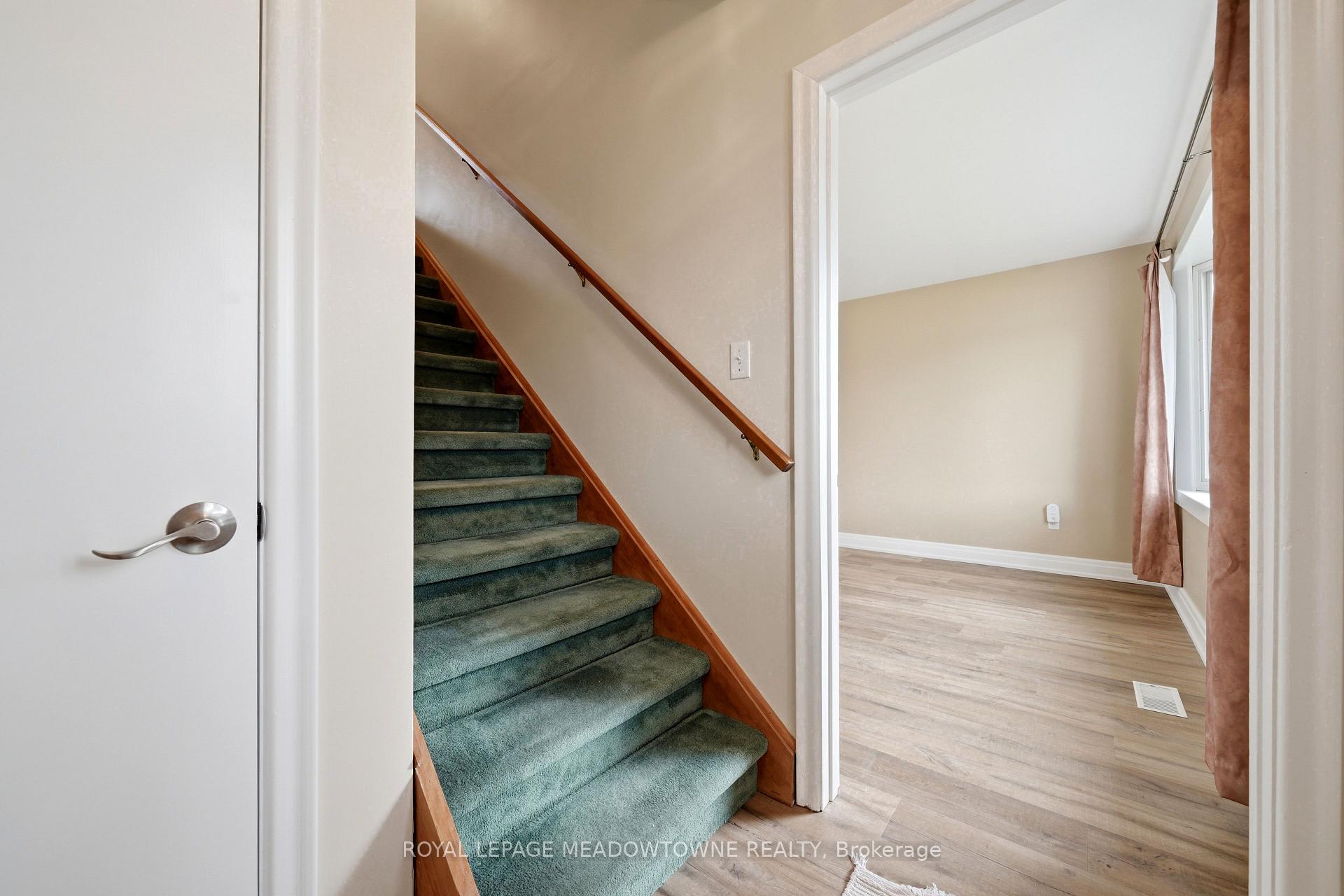 Photo 21 of 20 Delrex Boulevard, Halton Hills, Georgetown — HOMEH
