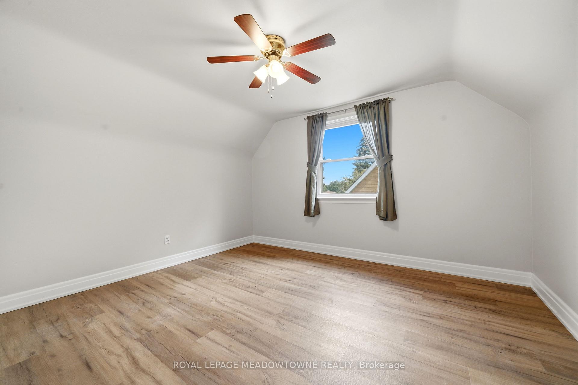 Photo 22 of 20 Delrex Boulevard, Halton Hills, Georgetown — HOMEH