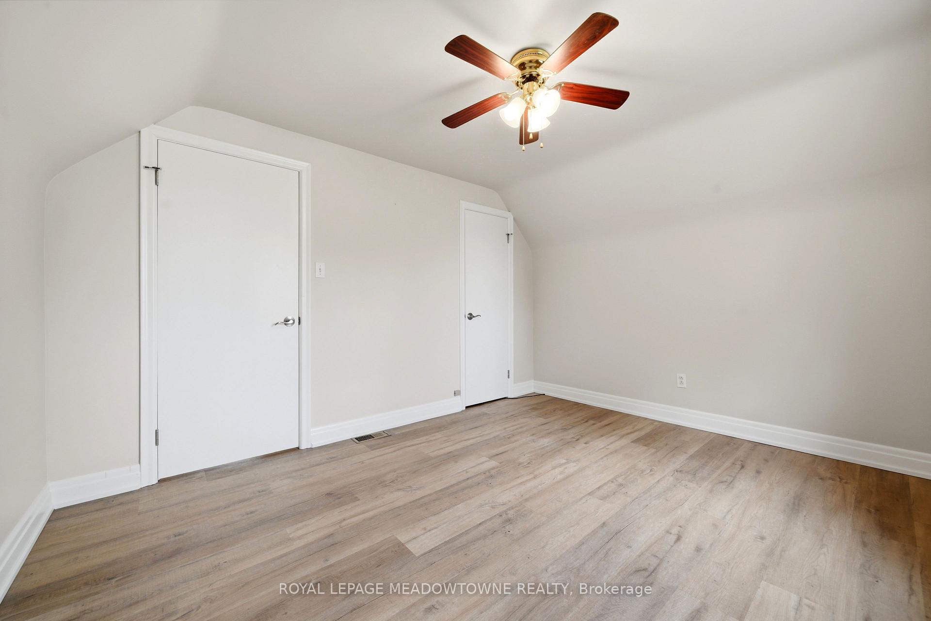 Photo 23 of 20 Delrex Boulevard, Halton Hills, Georgetown — HOMEH