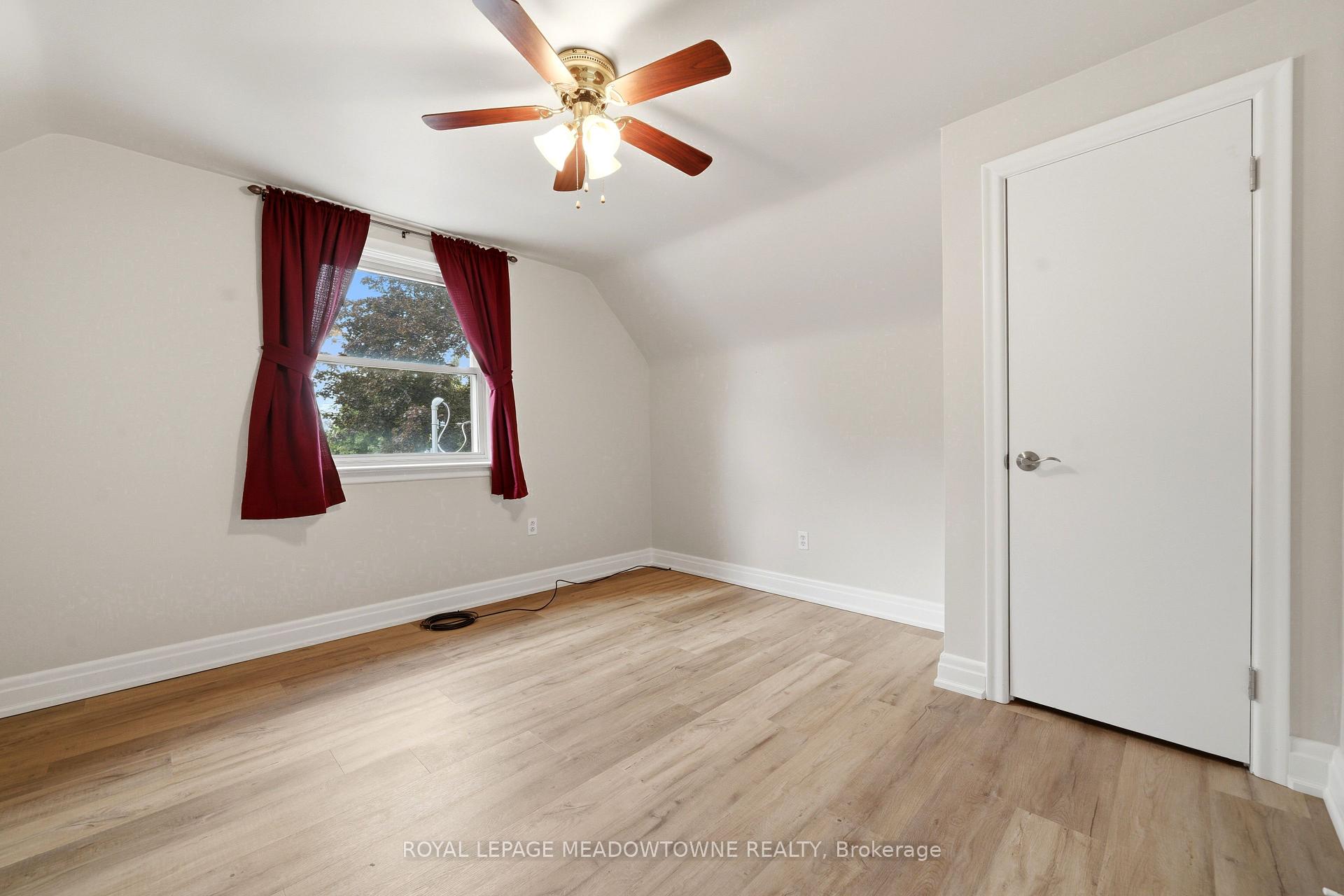 Photo 24 of 20 Delrex Boulevard, Halton Hills, Georgetown — HOMEH