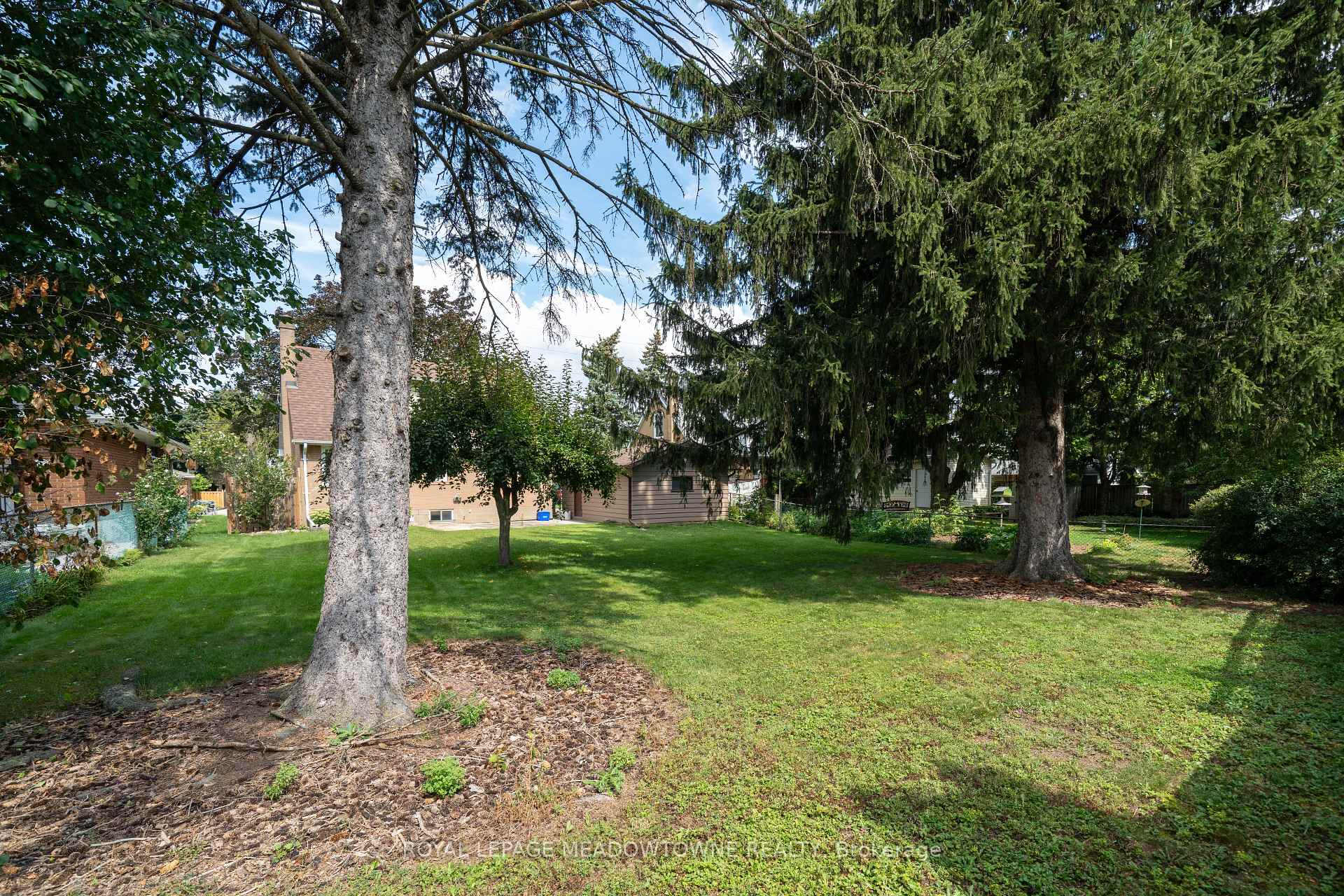 Photo 31 of 20 Delrex Boulevard, Halton Hills, Georgetown — HOMEH