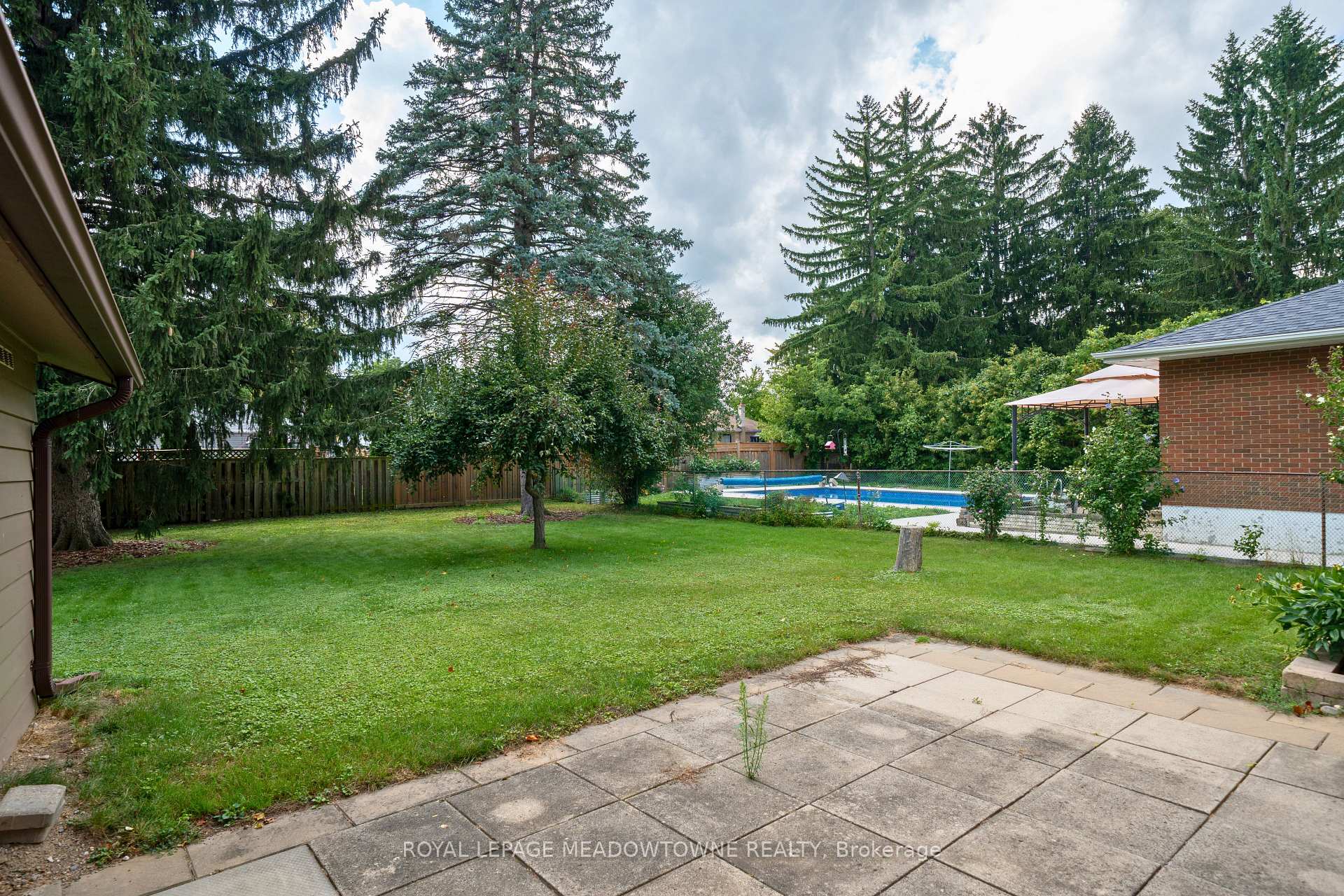 Photo 34 of 20 Delrex Boulevard, Halton Hills, Georgetown — HOMEH
