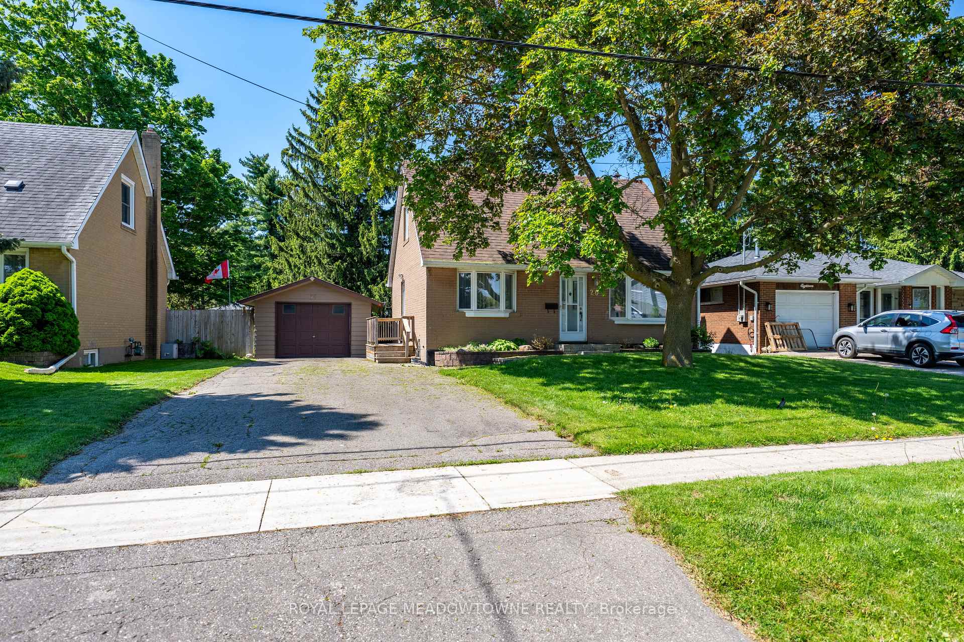 Photo 36 of 20 Delrex Boulevard, Halton Hills, Georgetown — HOMEH