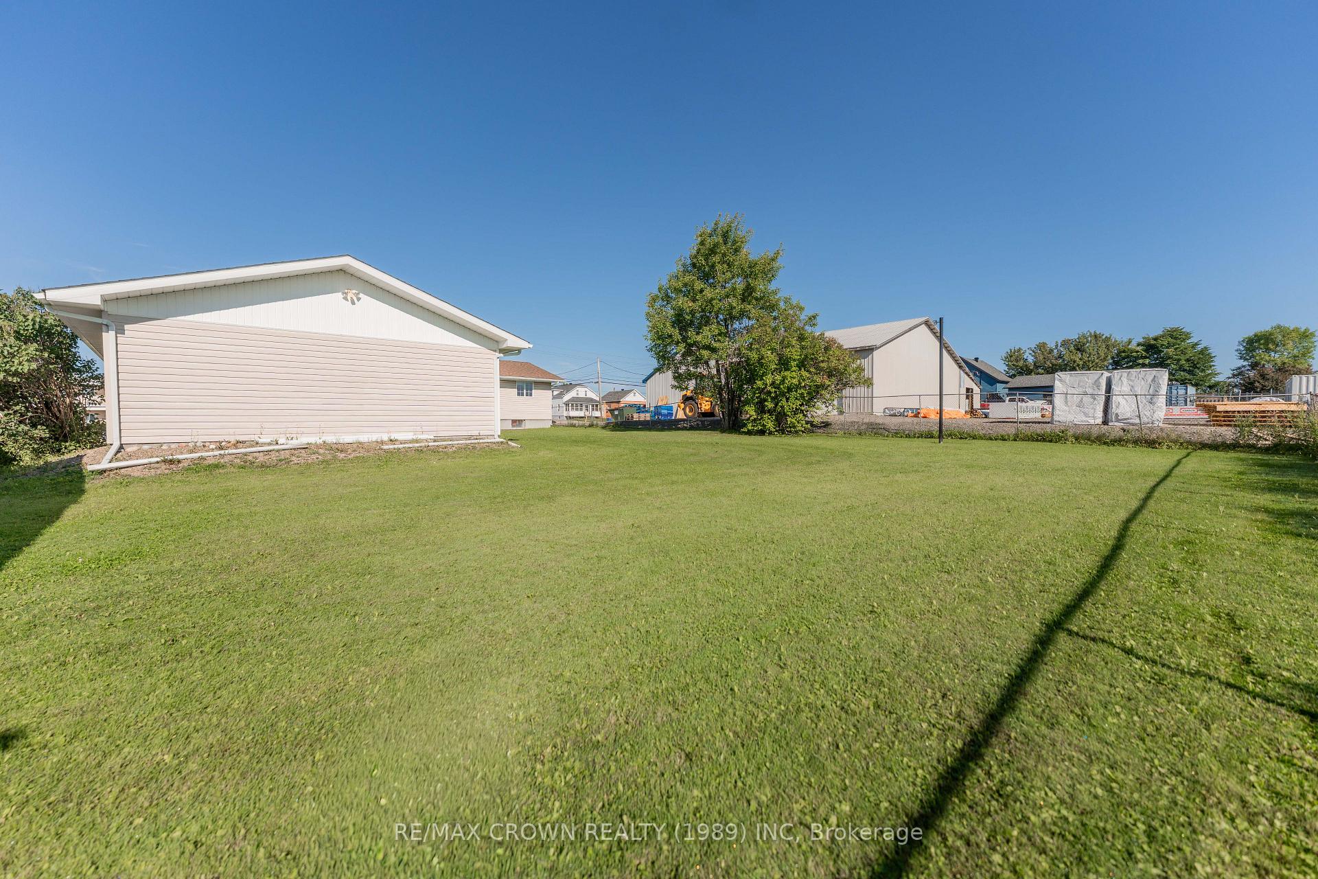 Photo 3 of 20 Brunelle Road S, Kapuskasing — HOMEH