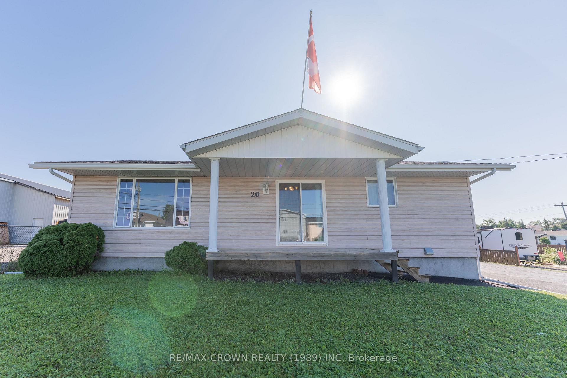 Photo 5 of 20 Brunelle Road S, Kapuskasing — HOMEH